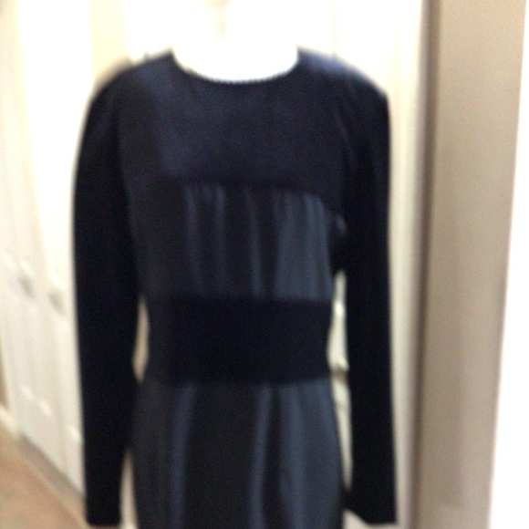Dresses & Skirts - Womens black dress
